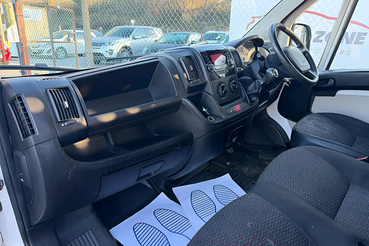 Used 2017 Peugeot Boxer 335 L3 White - Interior and Exterior details 9