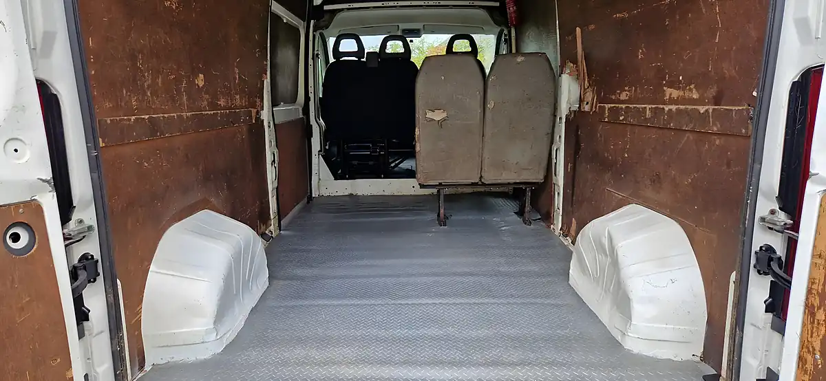 Used 2017 Peugeot Boxer 335 Professional L3h2 Blue White - Interior and Exterior details 12