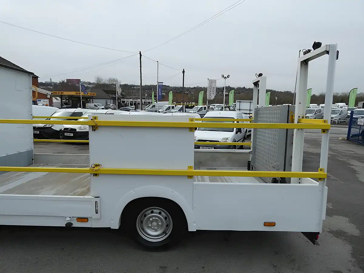 Used 2017 Peugeot Boxer Highways Maintenance White - Interior and Exterior details 13