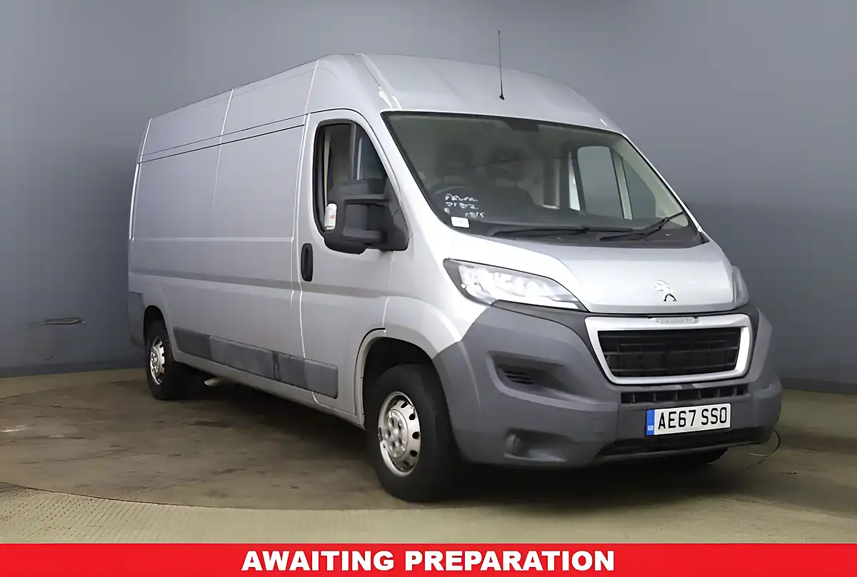 Used 2017 Peugeot Boxer Professional Silver - Front View