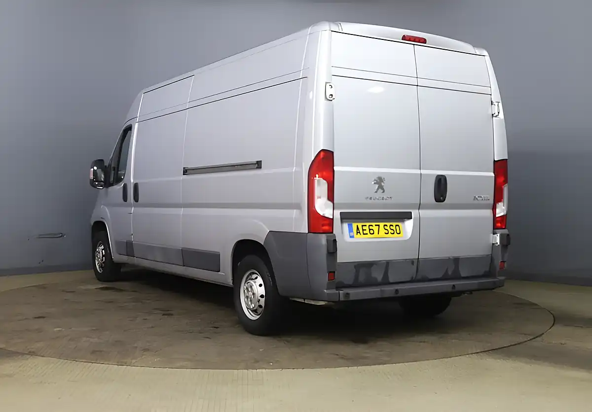 Used 2017 Peugeot Boxer Professional Silver - Interior and Exterior details 3
