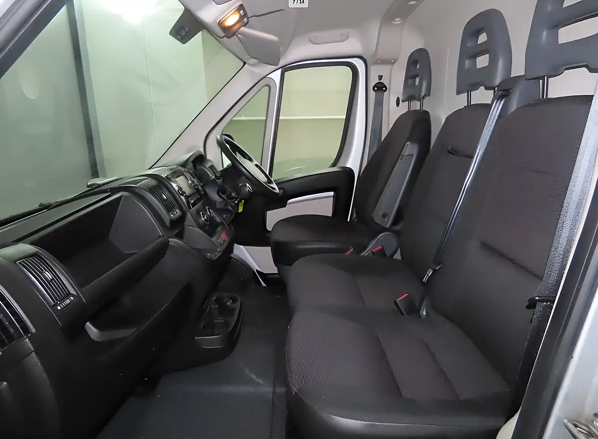 Used 2017 Peugeot Boxer Professional Silver - Interior and Exterior details 4