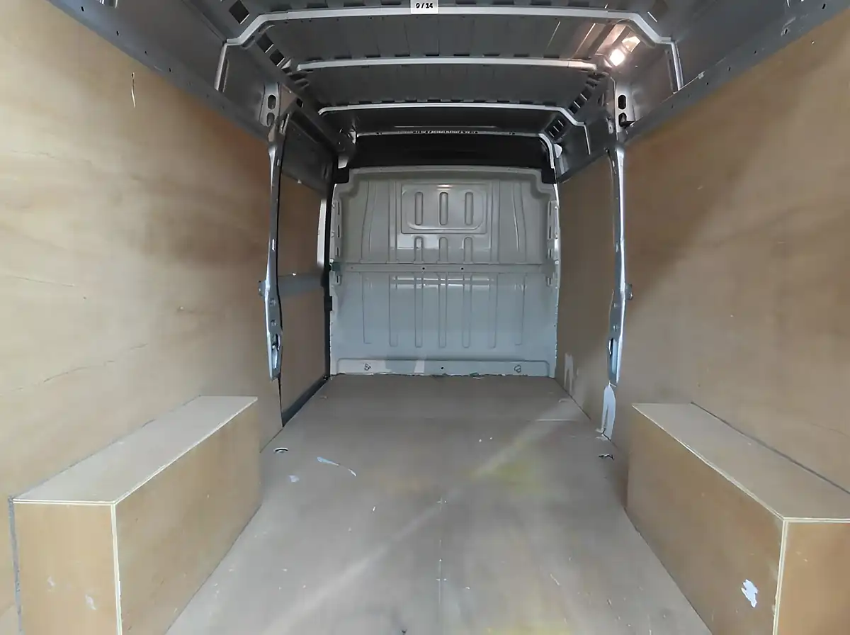 Used 2017 Peugeot Boxer Professional Silver - Interior and Exterior details 6