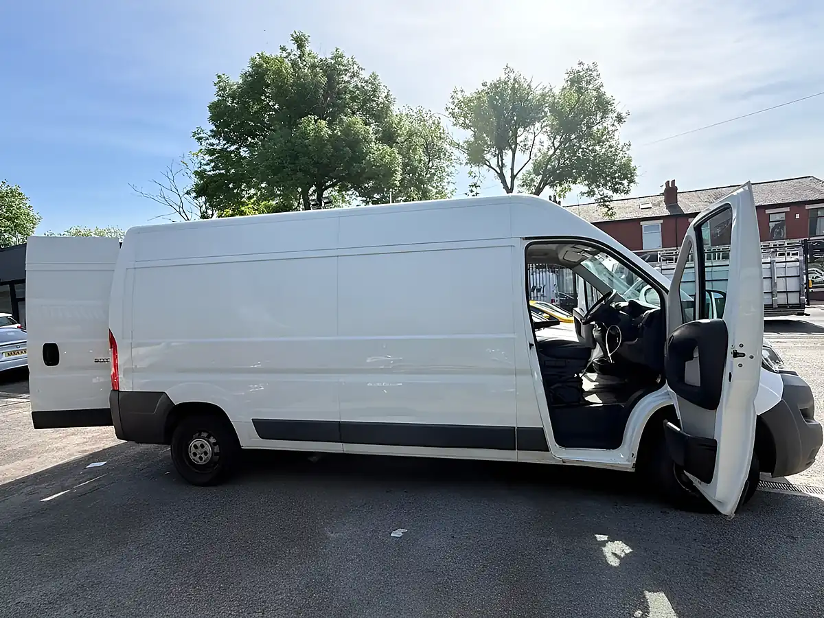 Used 2017 Peugeot Boxer Professional White - Interior and Exterior details 10