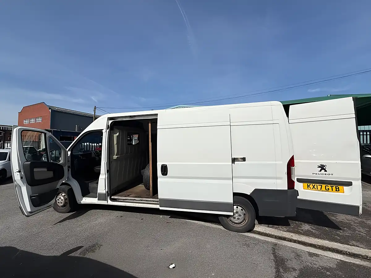 Used 2017 Peugeot Boxer Professional White - Interior and Exterior details 11