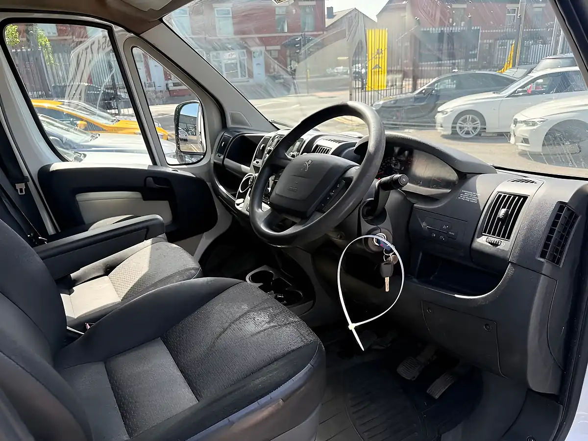 Used 2017 Peugeot Boxer Professional White - Interior and Exterior details 12