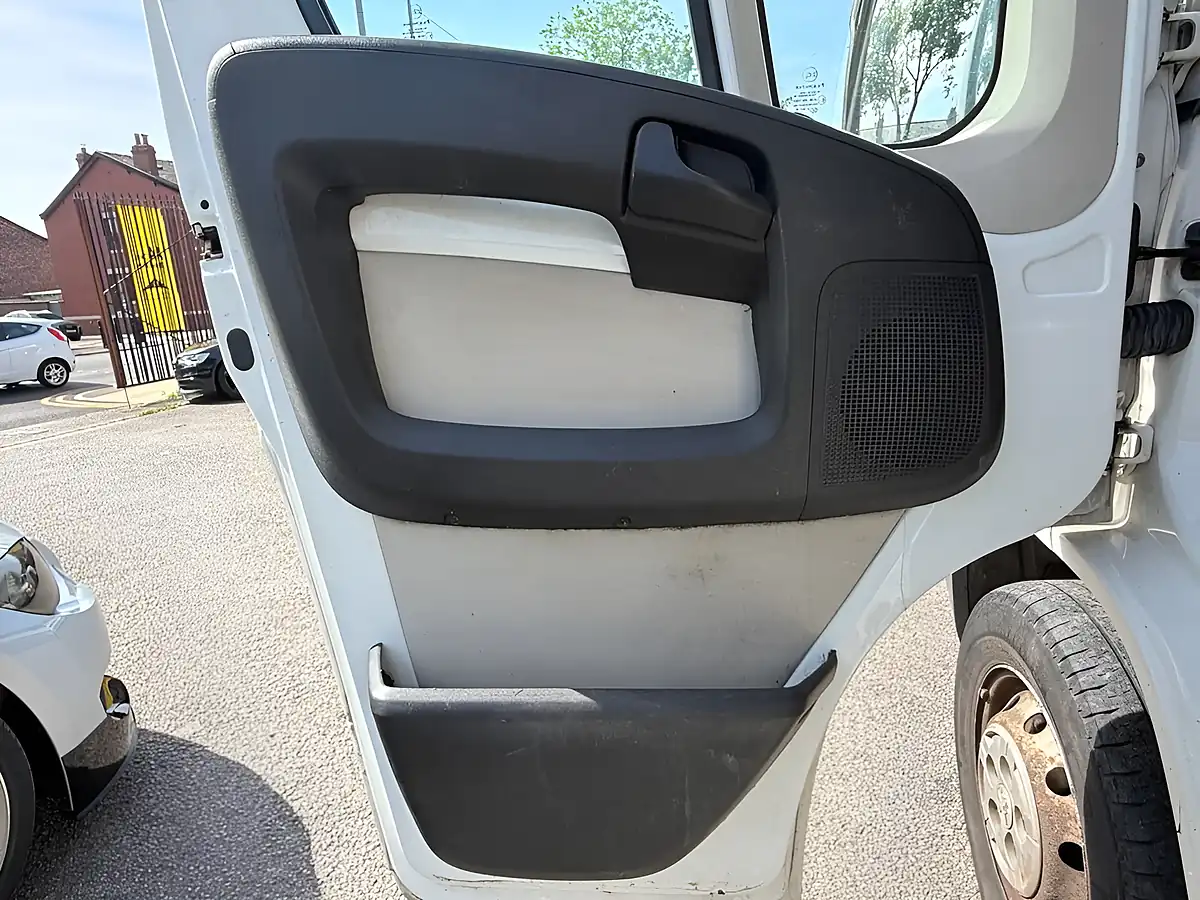Used 2017 Peugeot Boxer Professional White - Interior and Exterior details 14
