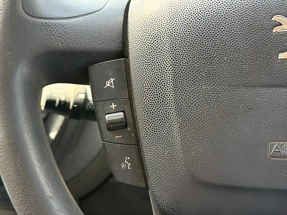 Used 2017 Peugeot Boxer Professional White - Interior and Exterior details 17