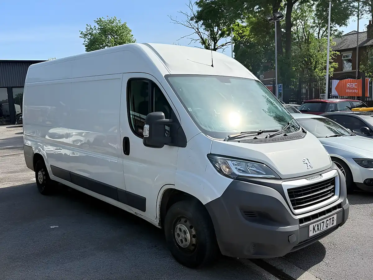 Used 2017 Peugeot Boxer Professional White - Interior and Exterior details 3