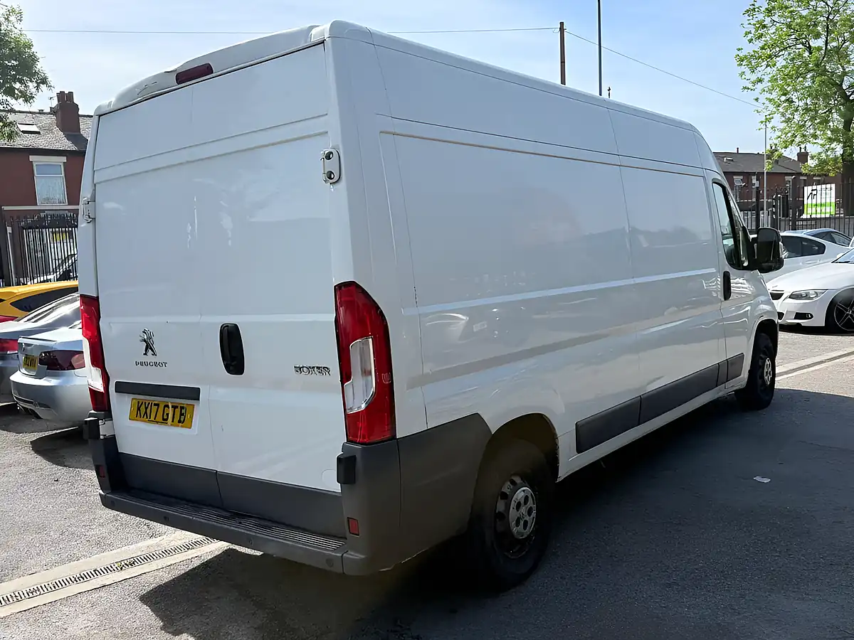 Used 2017 Peugeot Boxer Professional White - Interior and Exterior details 5
