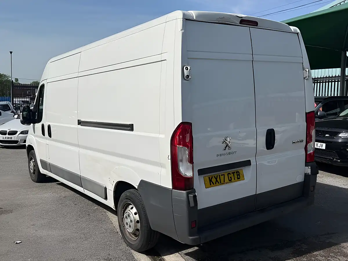 Used 2017 Peugeot Boxer Professional White - Interior and Exterior details 7