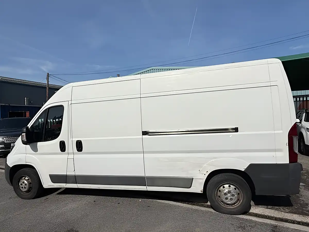 Used 2017 Peugeot Boxer Professional White - Interior and Exterior details 8