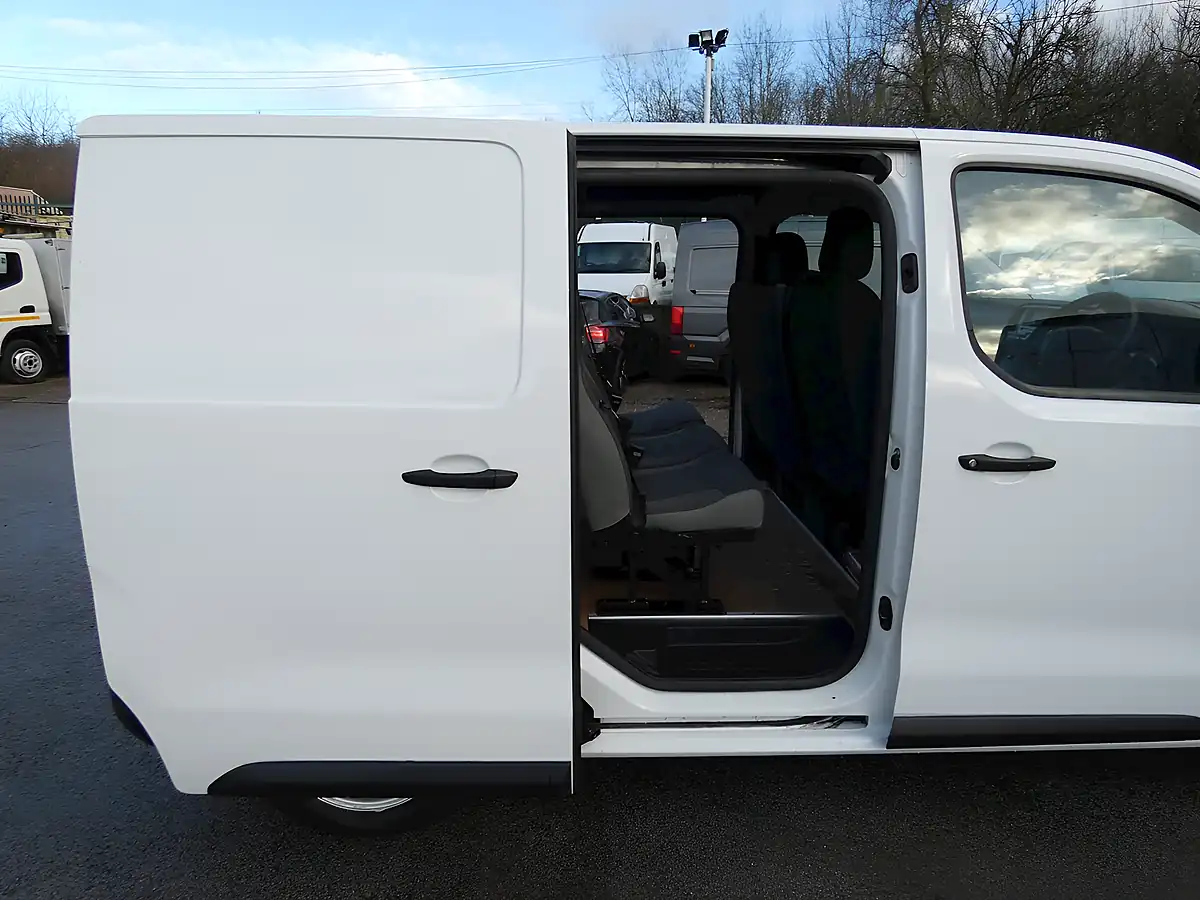 Used 2017 Peugeot Expert 1000 S White - Interior and Exterior details 11