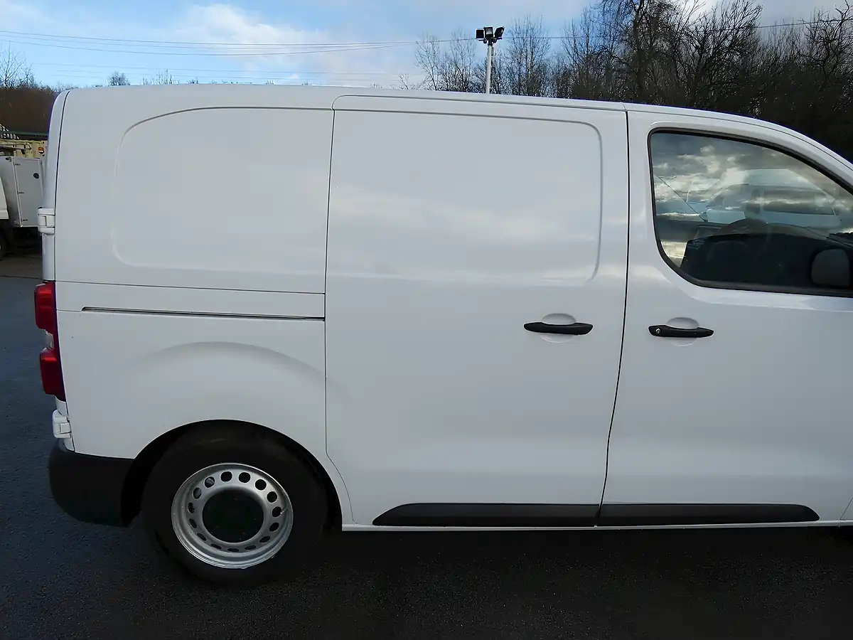 Used 2017 Peugeot Expert 1000 S White - Interior and Exterior details 15