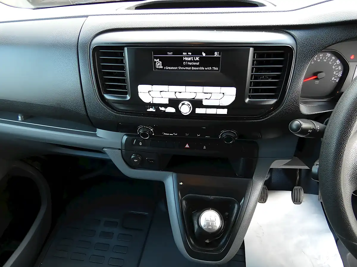 Used 2017 Peugeot Expert 1000 S White - Interior and Exterior details 8