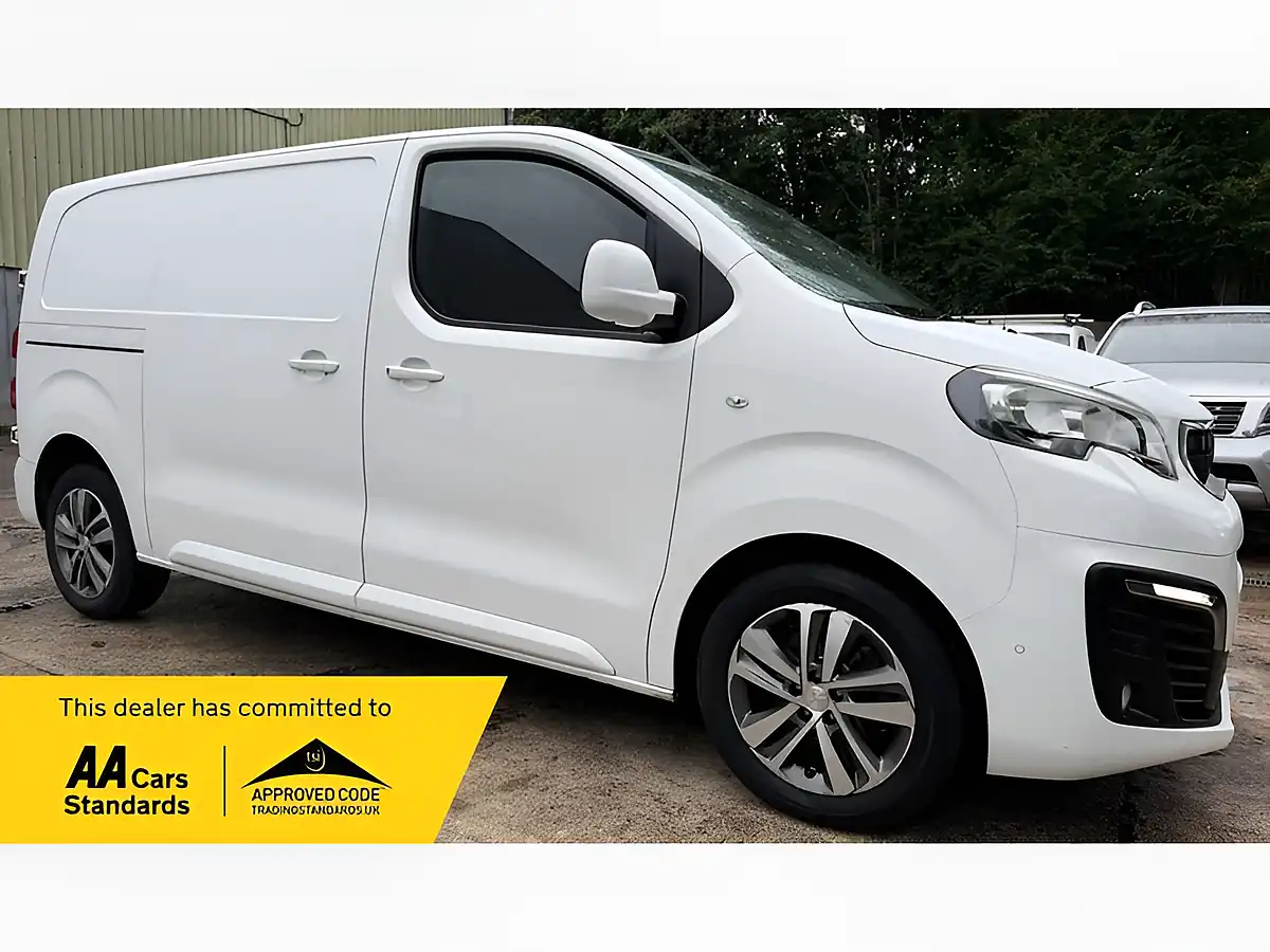 Used 2017 Peugeot Expert Professional Plus White - Front View