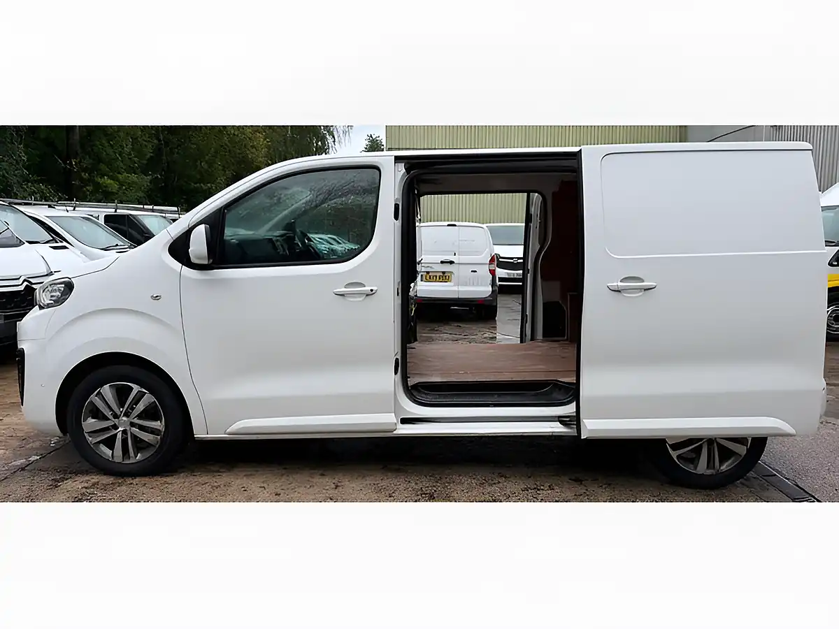 Used 2017 Peugeot Expert Professional Plus White - Interior and Exterior details 13