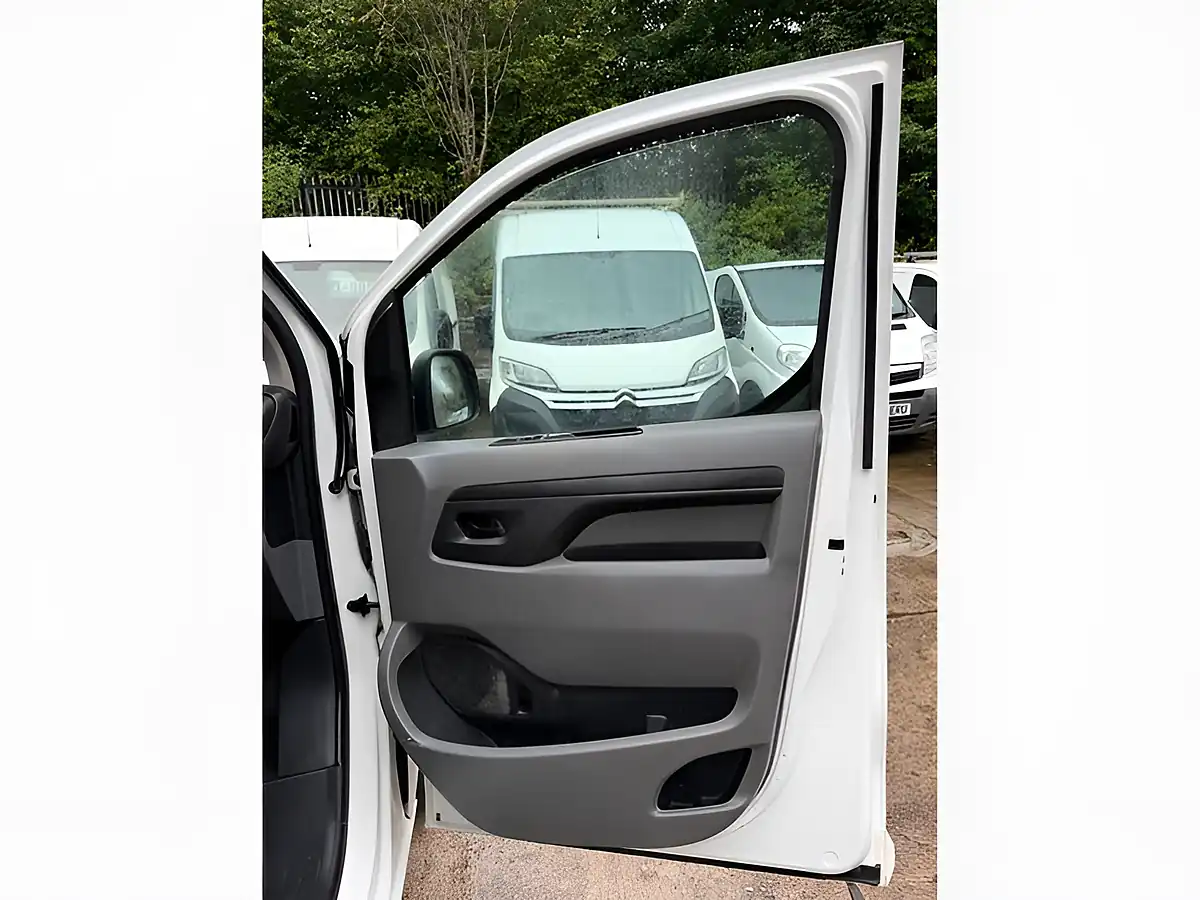 Used 2017 Peugeot Expert Professional Plus White - Interior and Exterior details 15