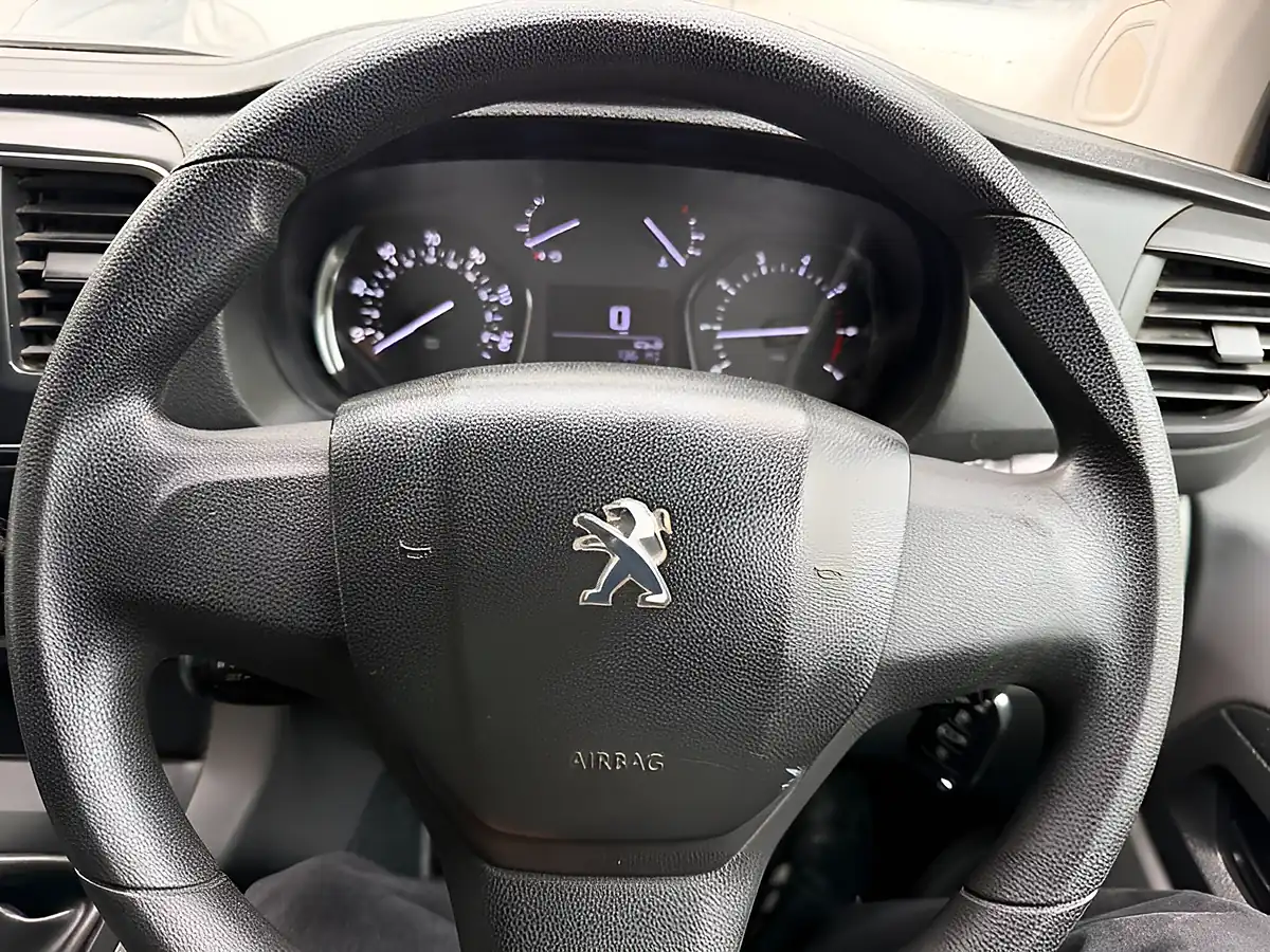 Used 2017 Peugeot Expert Professional Plus White - Interior and Exterior details 17