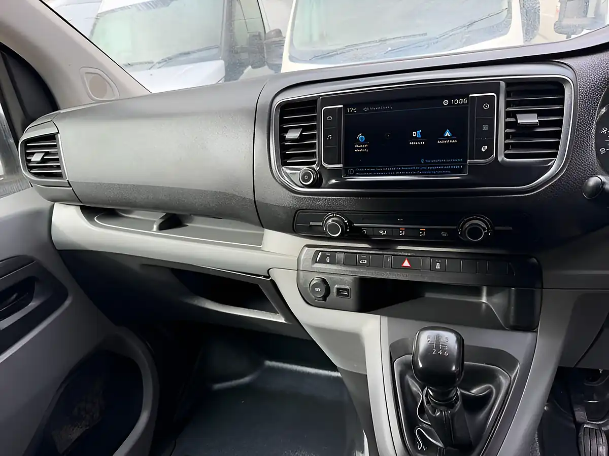 Used 2017 Peugeot Expert Professional Plus White - Interior and Exterior details 18