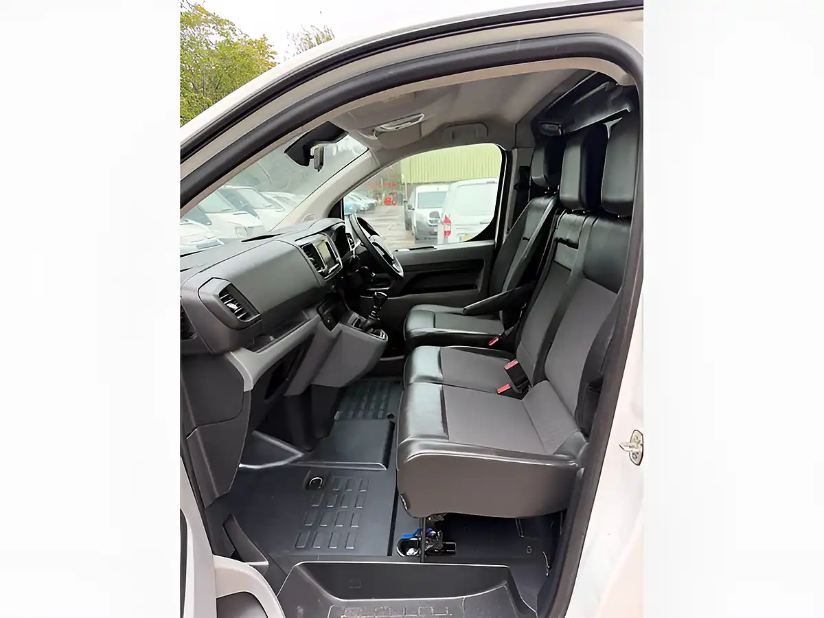 Used 2017 Peugeot Expert Professional Plus White - Interior and Exterior details 19