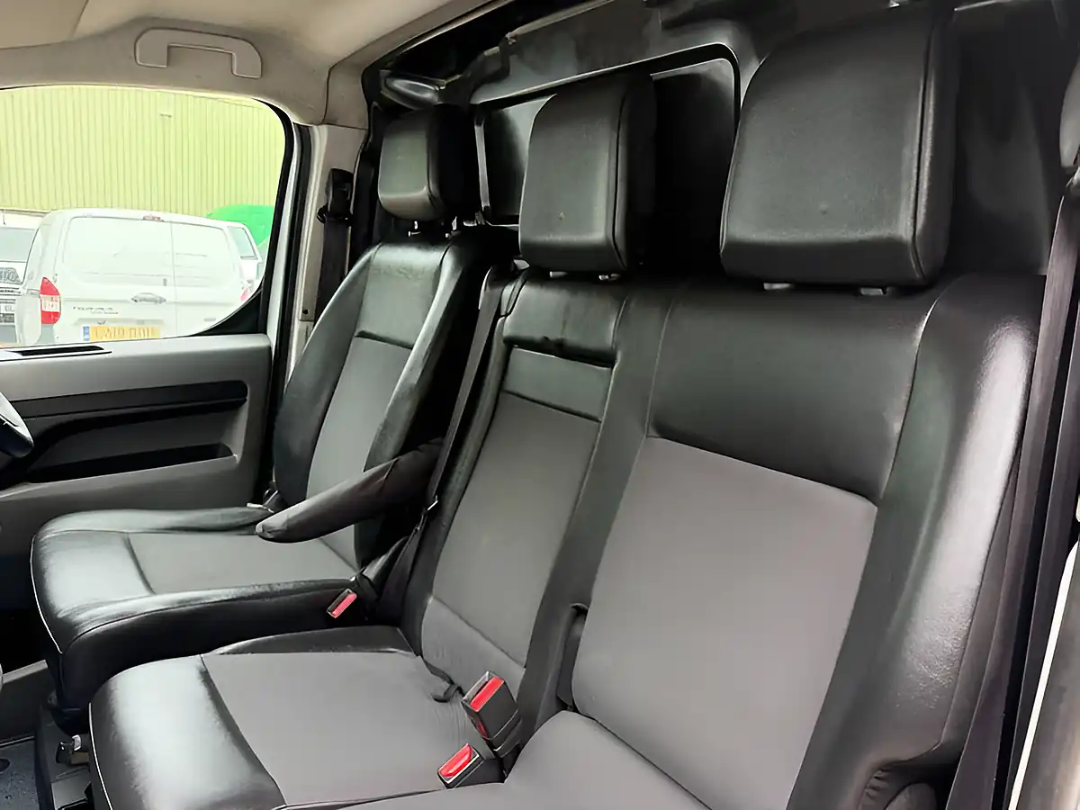 Used 2017 Peugeot Expert Professional Plus White - Interior and Exterior details 20