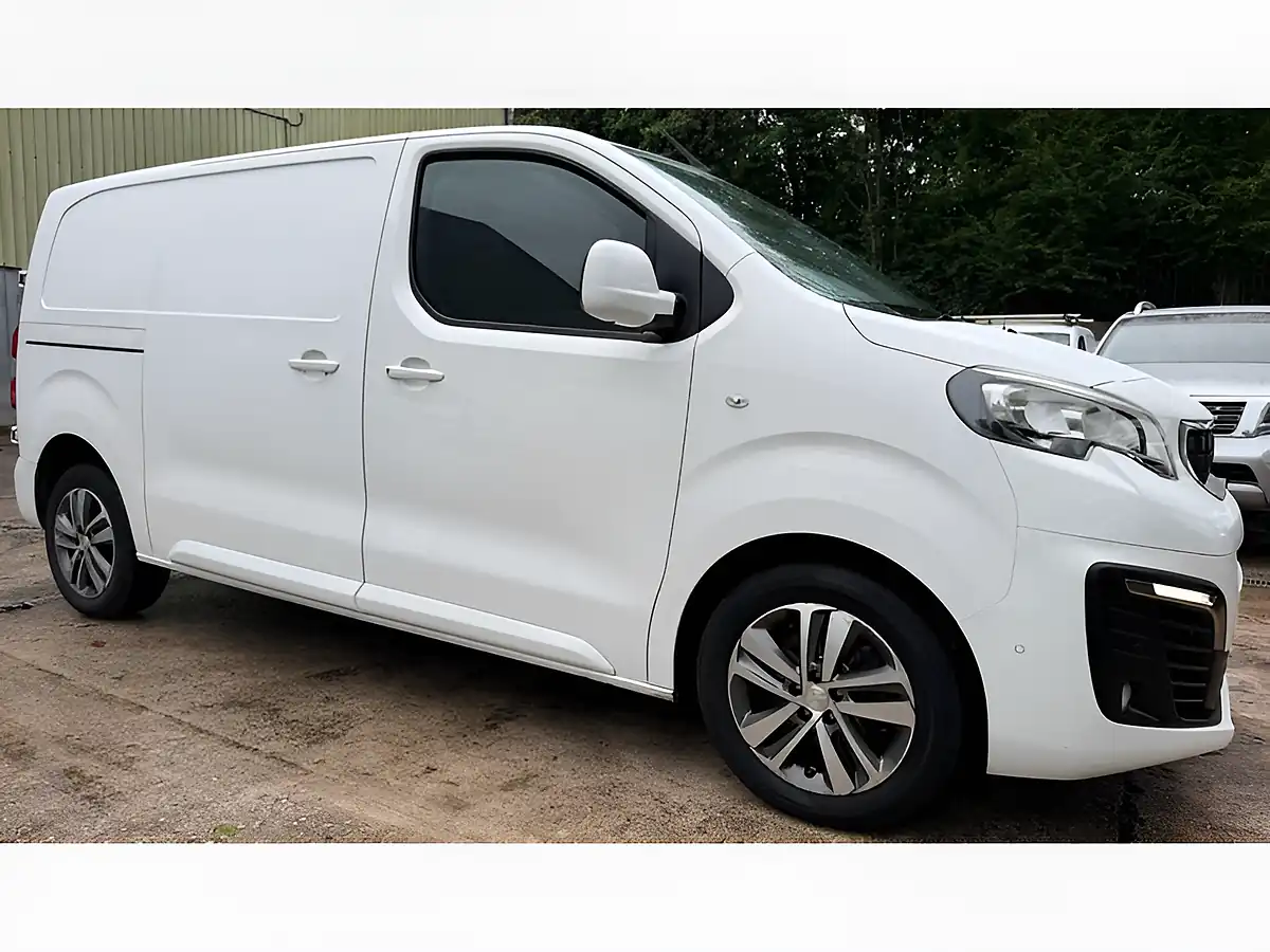 Used 2017 Peugeot Expert Professional Plus White - Interior and Exterior details 4