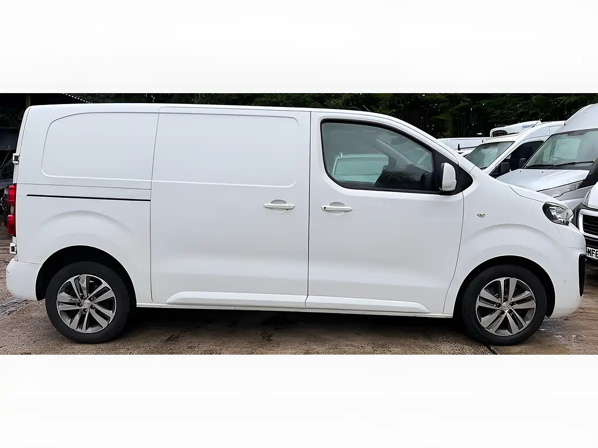 Used 2017 Peugeot Expert Professional Plus White - Interior and Exterior details 6