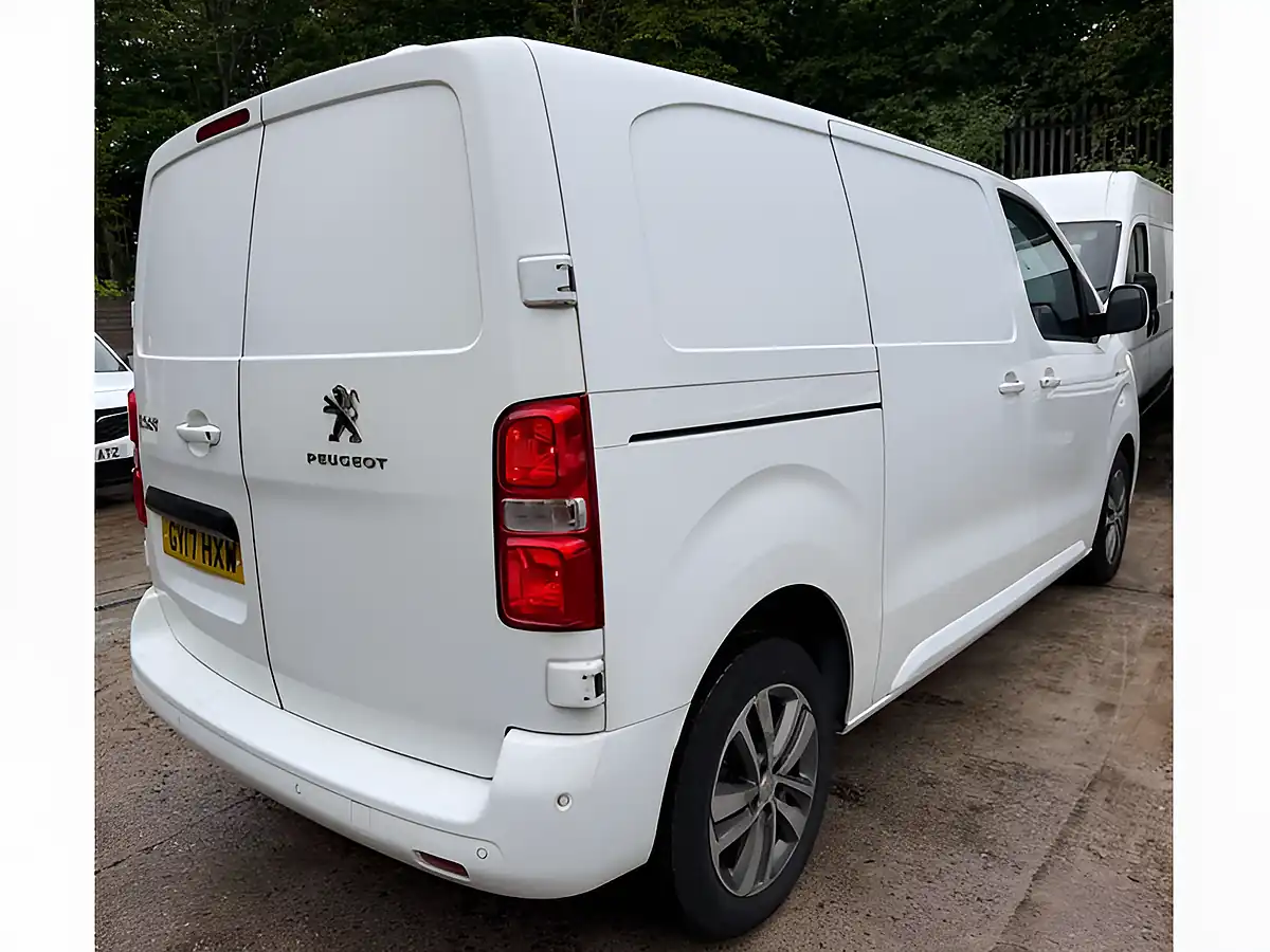 Used 2017 Peugeot Expert Professional Plus White - Interior and Exterior details 9