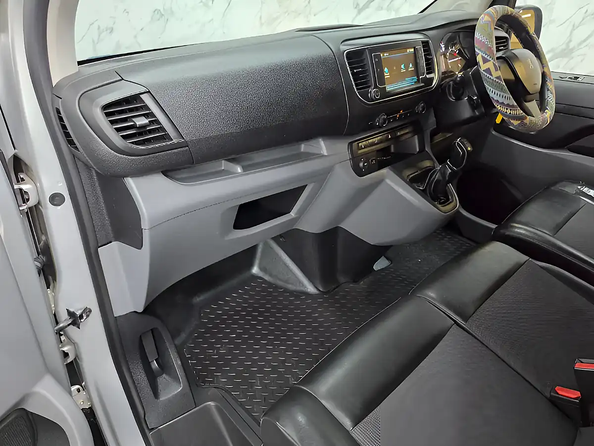 Used 2017 Peugeot Expert Professional Standard Silver - Interior and Exterior details 12