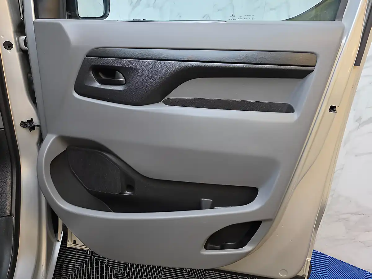 Used 2017 Peugeot Expert Professional Standard Silver - Interior and Exterior details 17