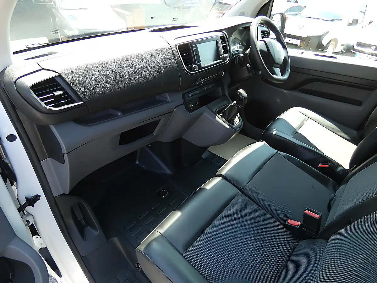 Used 2017 Peugeot Expert Professional White - Interior and Exterior details 18