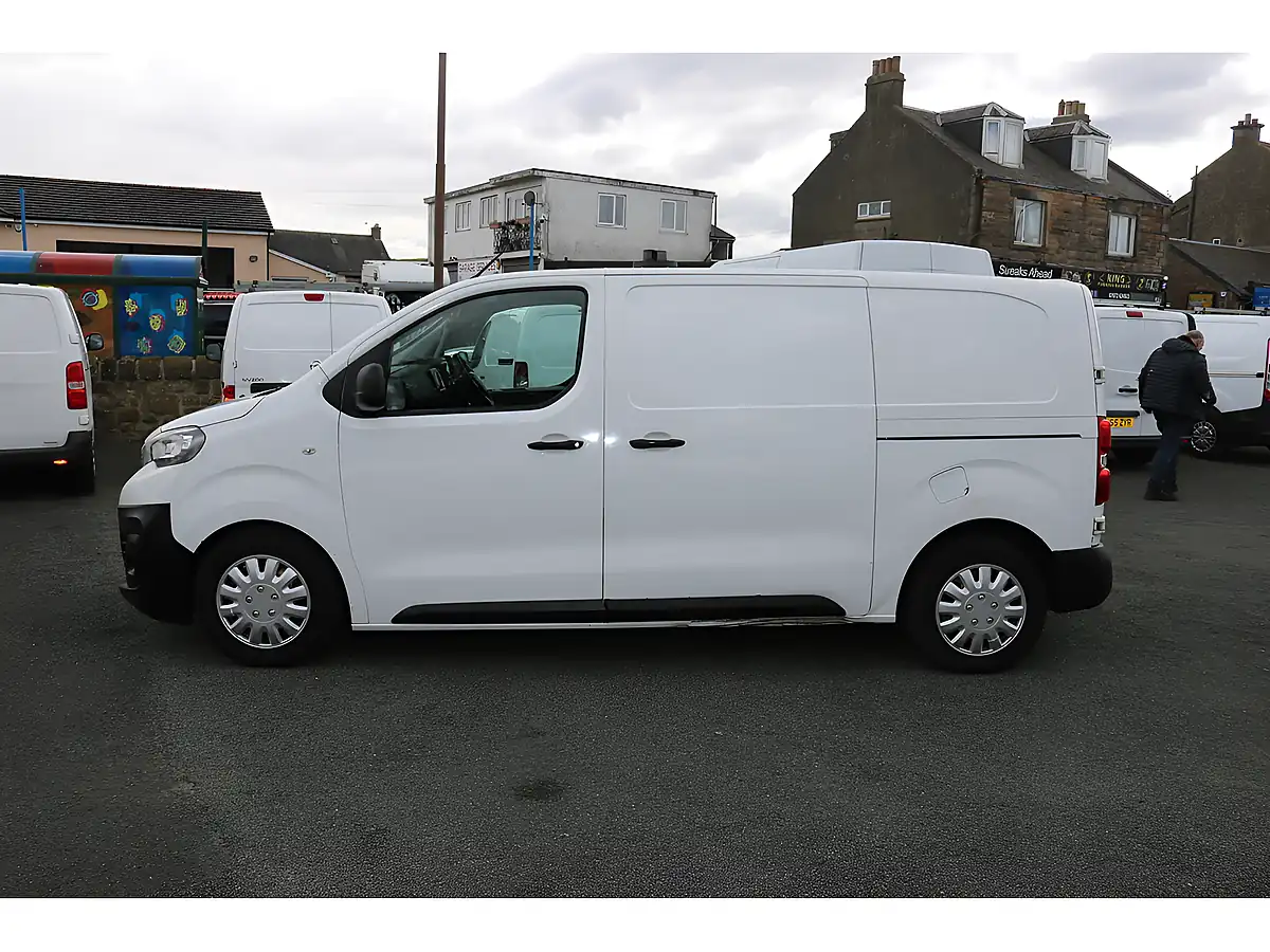 Used 2017 Peugeot Expert Professional White - Interior and Exterior details 4