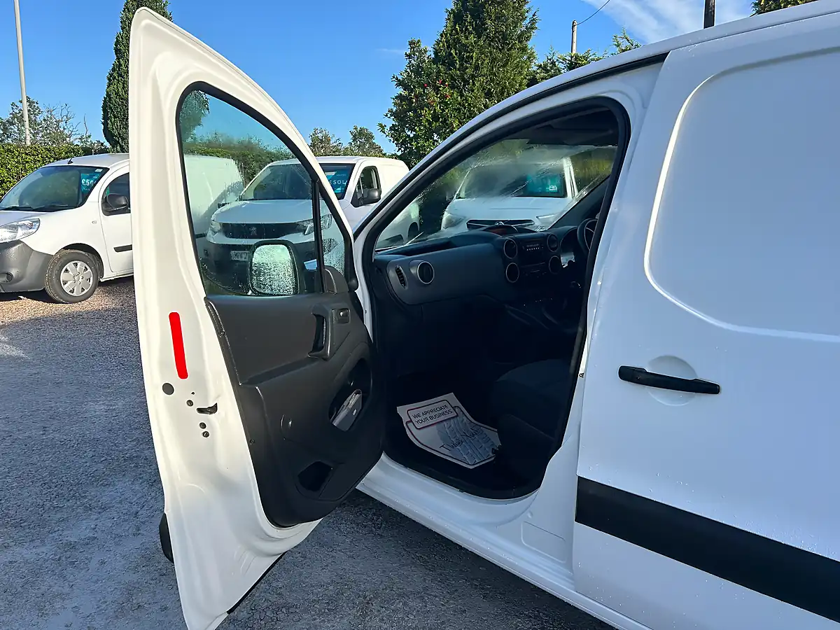 Used 2017 Peugeot Partner 756 S White - Interior and Exterior details 17