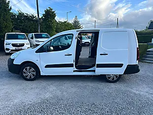 Used 2017 Peugeot Partner 756 S White - Interior and Exterior details 18