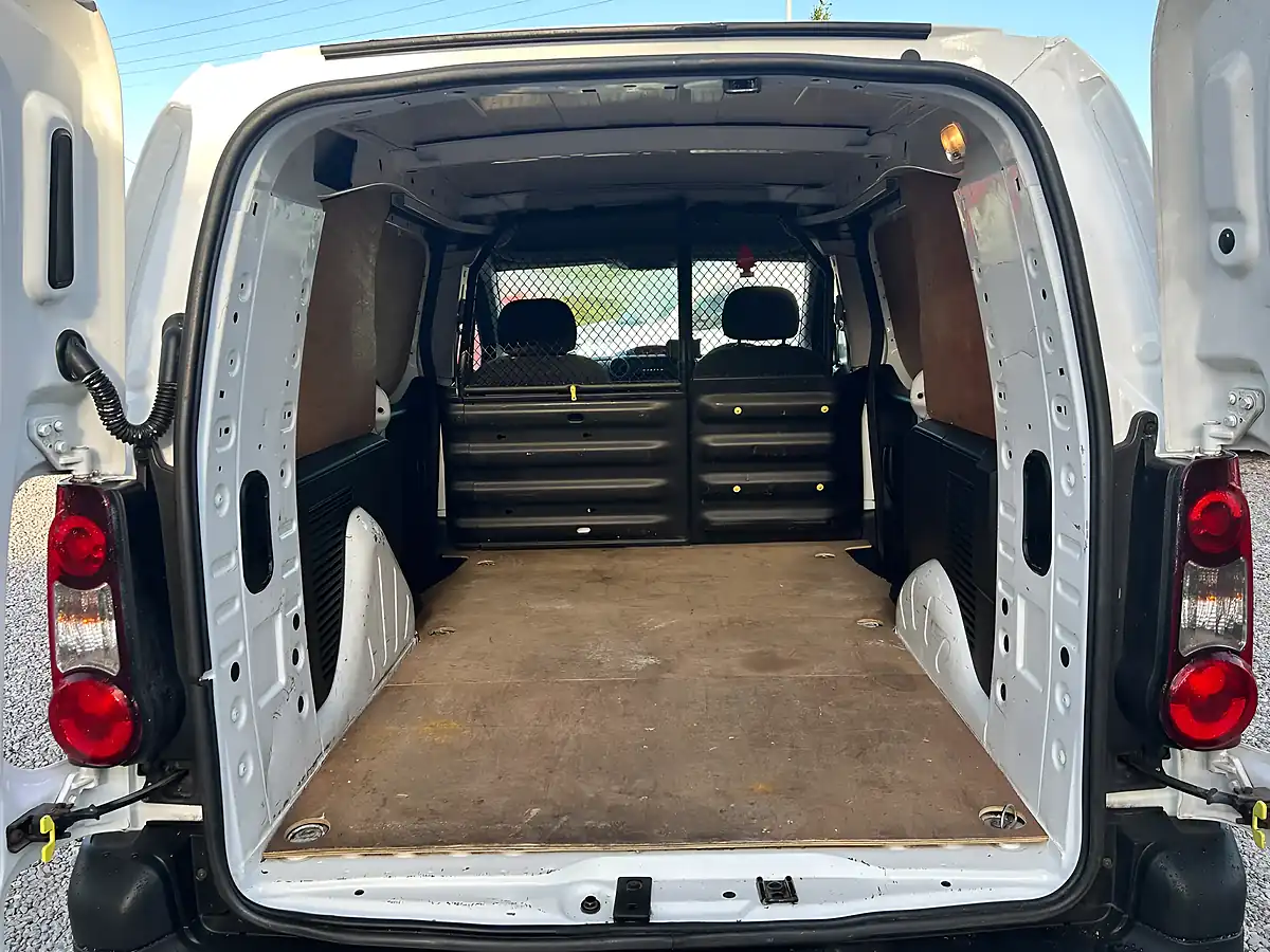 Used 2017 Peugeot Partner 756 S White - Interior and Exterior details 20
