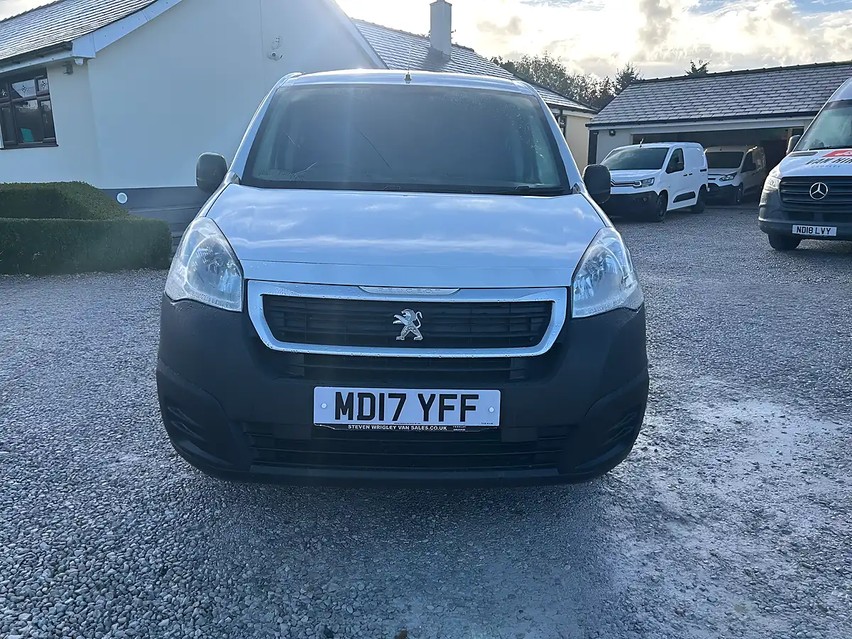 Used 2017 Peugeot Partner 756 S White - Interior and Exterior details 3