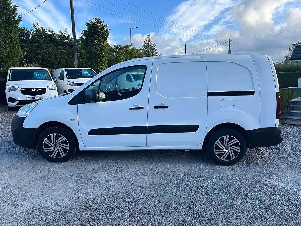 Used 2017 Peugeot Partner 756 S White - Interior and Exterior details 6