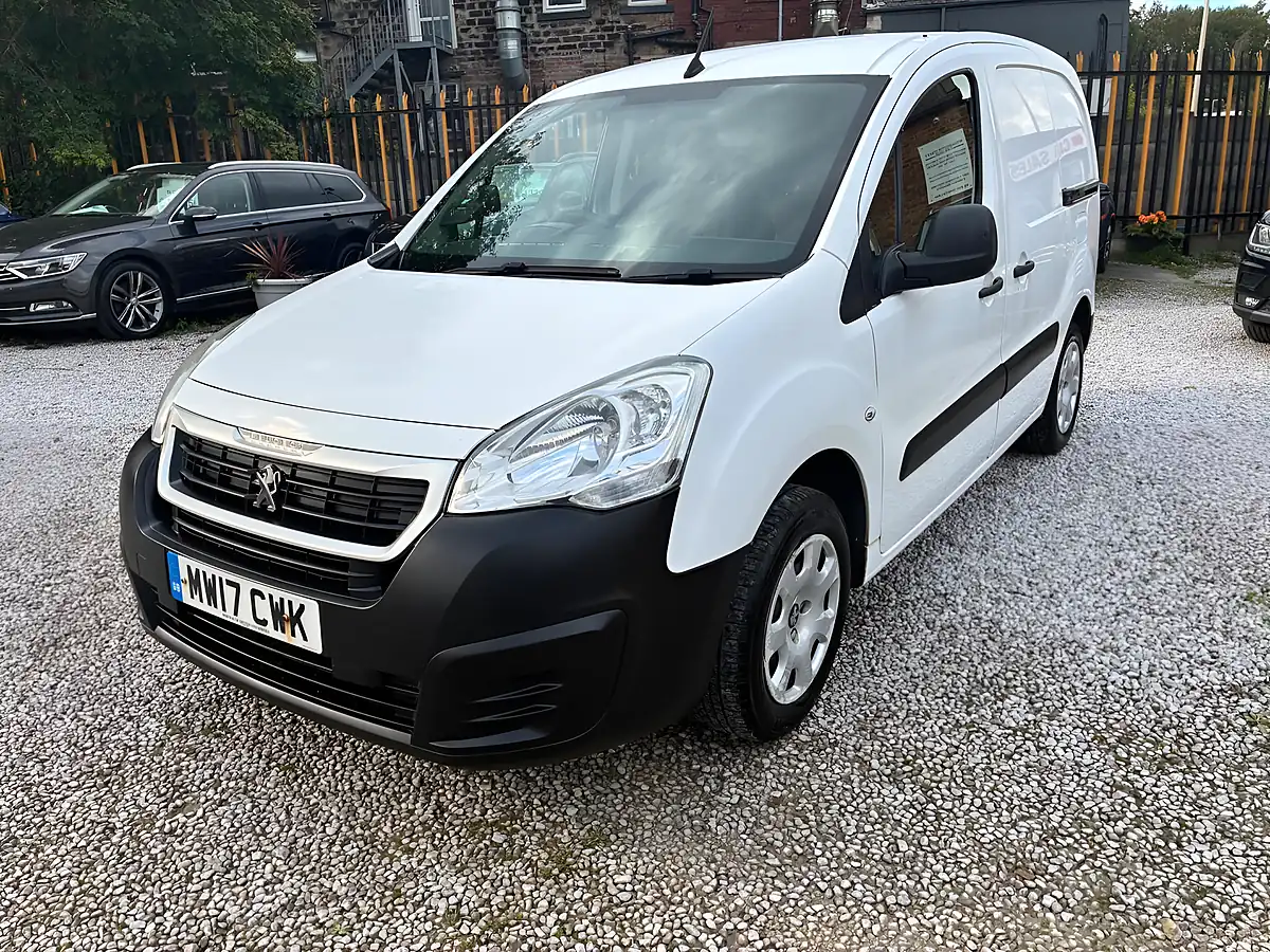 Used 2017 Peugeot Partner 854 Professional L1 White - Interior and Exterior details 10