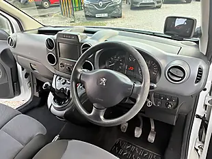 Used 2017 Peugeot Partner 854 Professional L1 White - Interior and Exterior details 12