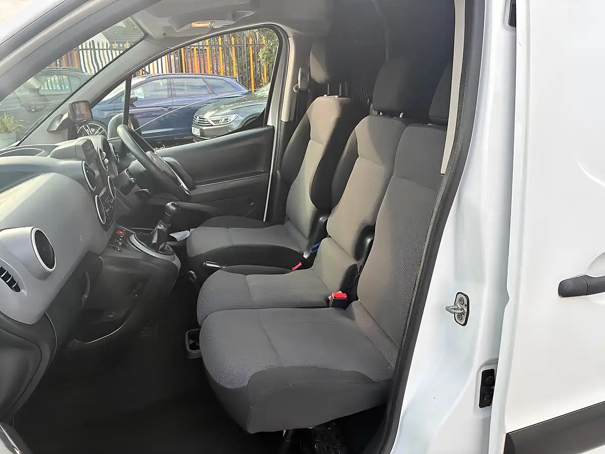 Used 2017 Peugeot Partner 854 Professional L1 White - Interior and Exterior details 15