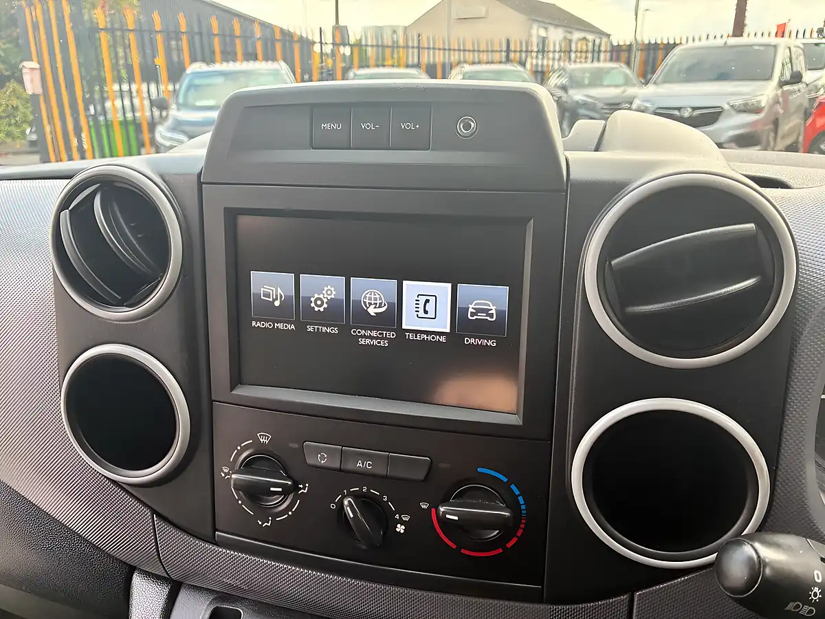 Used 2017 Peugeot Partner 854 Professional L1 White - Interior and Exterior details 17