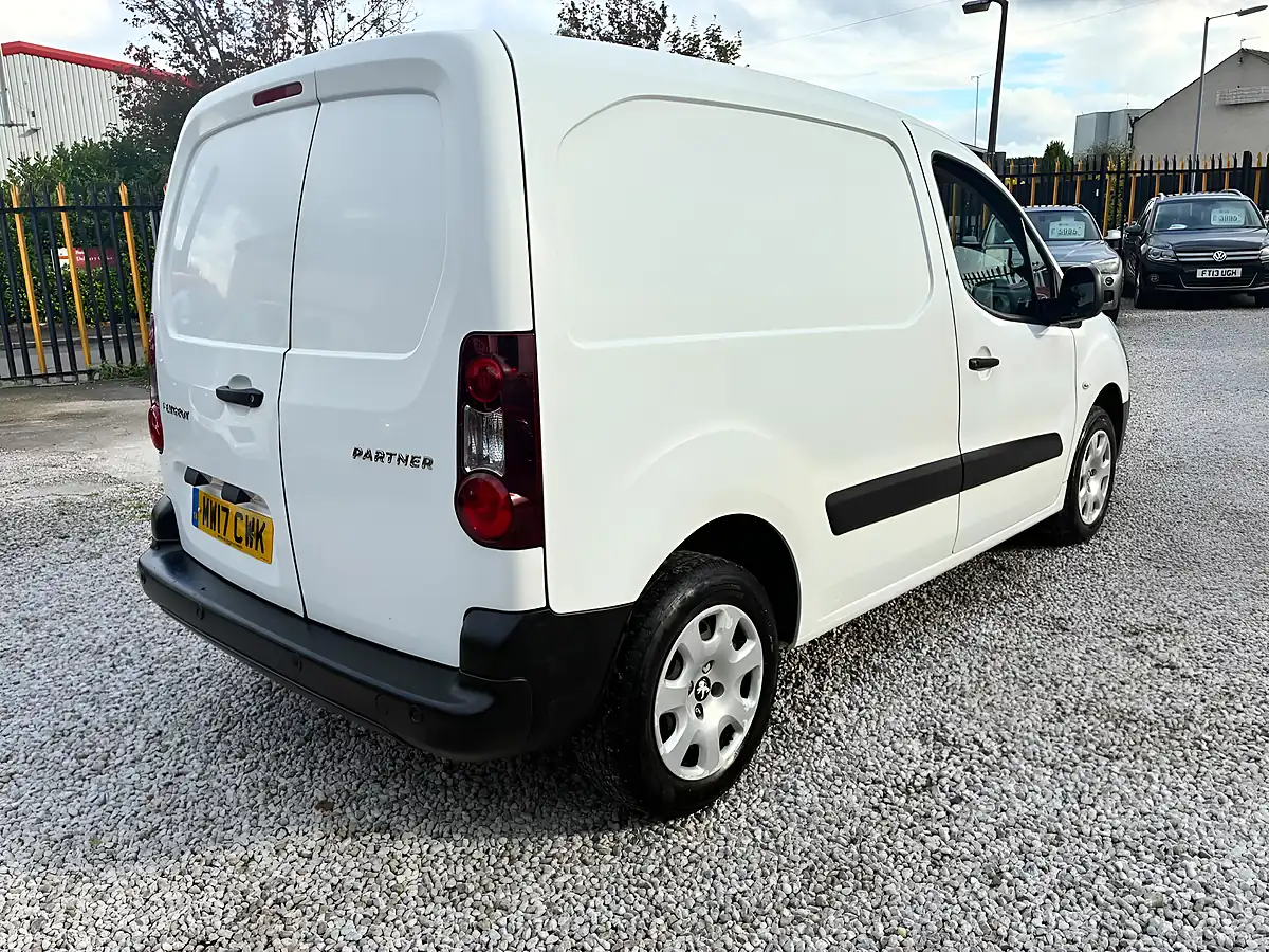 Used 2017 Peugeot Partner 854 Professional L1 White - Interior and Exterior details 4