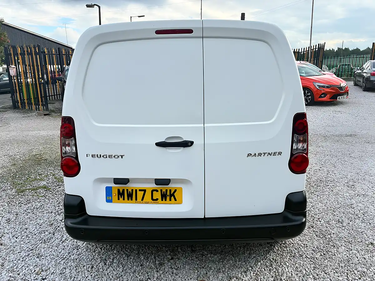 Used 2017 Peugeot Partner 854 Professional L1 White - Interior and Exterior details 6