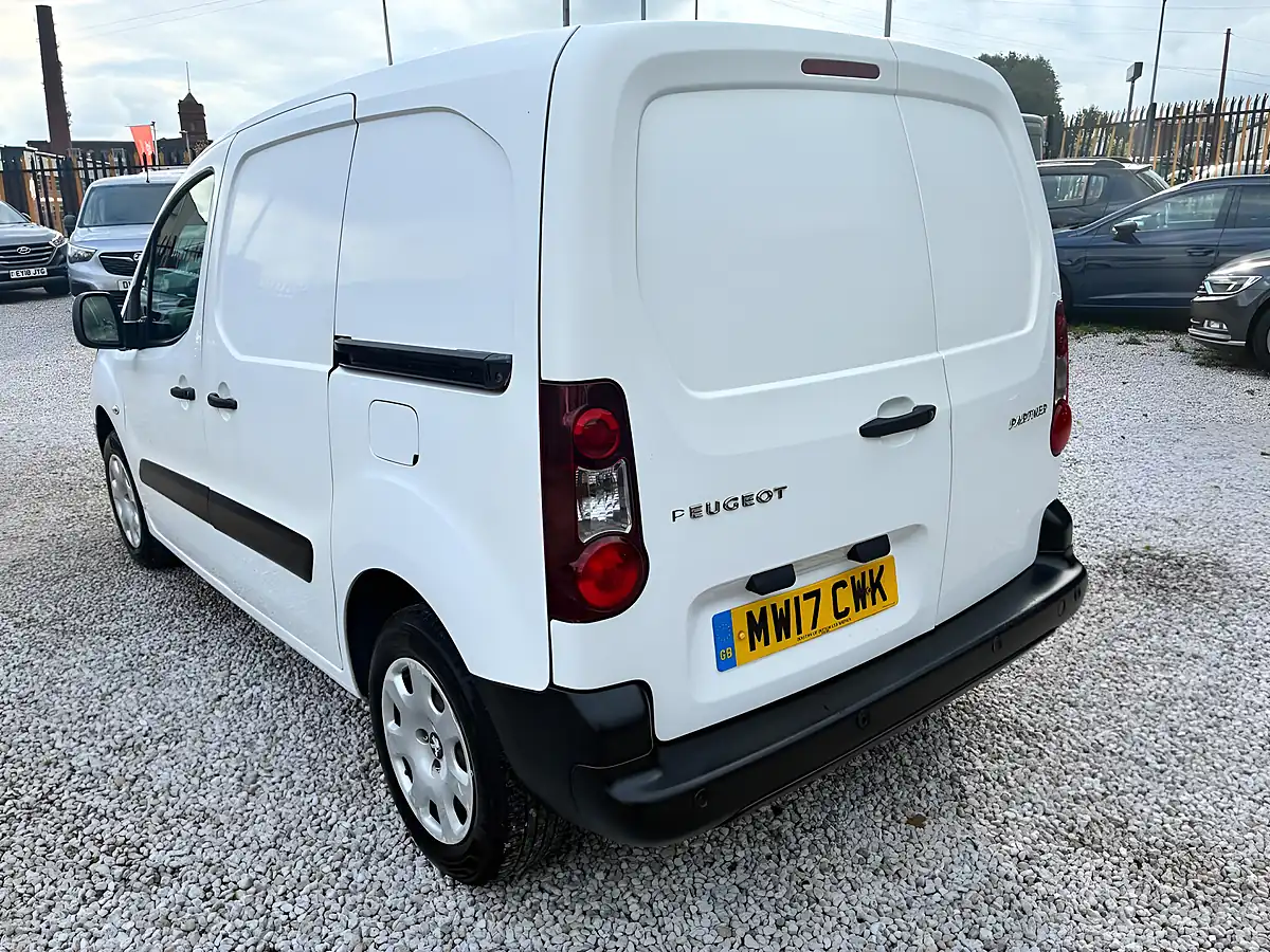 Used 2017 Peugeot Partner 854 Professional L1 White - Interior and Exterior details 7