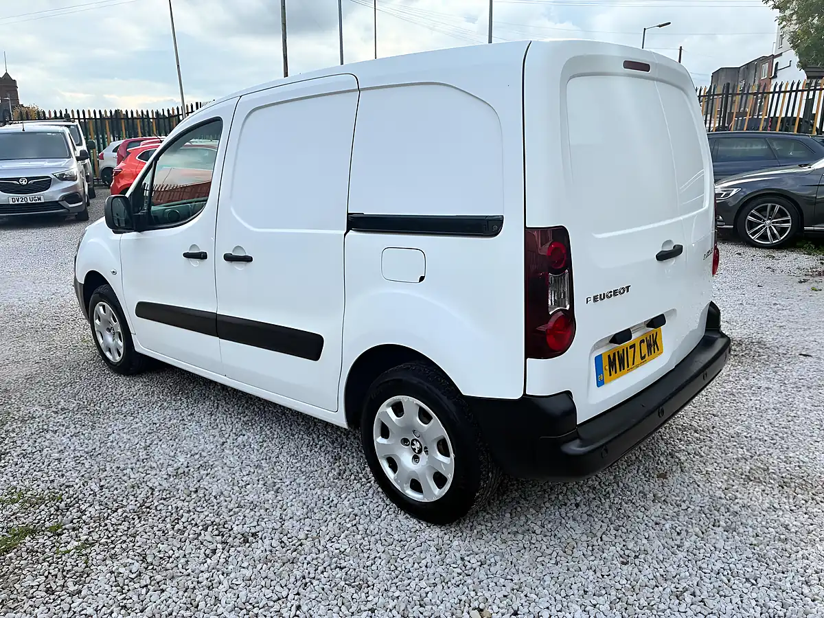 Used 2017 Peugeot Partner 854 Professional L1 White - Interior and Exterior details 8