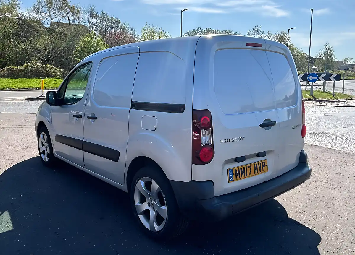 Used 2017 Peugeot Partner 855 Se Silver - Interior and Exterior details 3