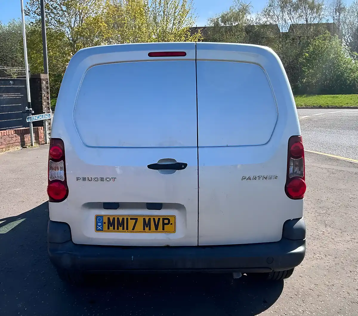 Used 2017 Peugeot Partner 855 Se Silver - Interior and Exterior details 7