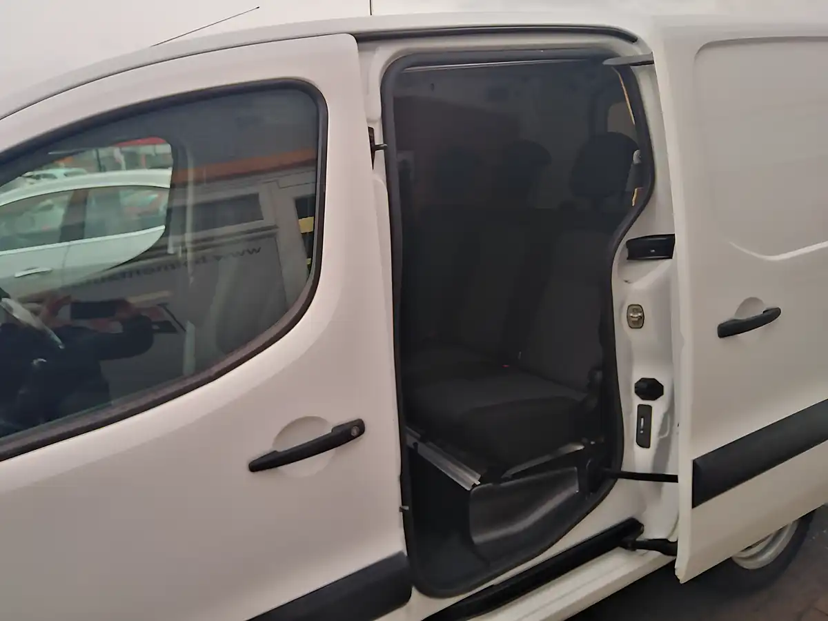 Used 2017 Peugeot Partner Crew Van L2 715S White - Interior and Exterior details 15