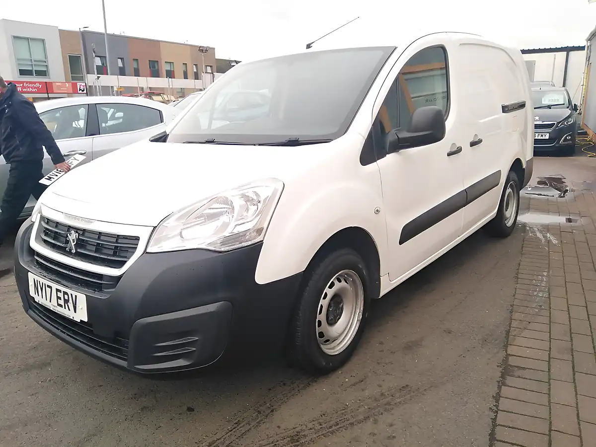 Used 2017 Peugeot Partner Crew Van L2 715S White - Interior and Exterior details 7
